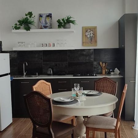 Romanticatbilisi Esterno foto